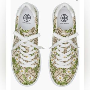 Tory Burch Sneakers. STUNNING 😍